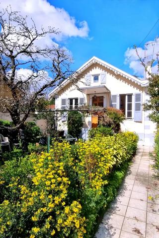 Lot de 3 Maisons / Immeuble