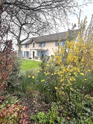 BERRY AU BAC : Maison familiale 4 chambres, dépendances, jardin - accès rapide REIMS et Autoroute A26