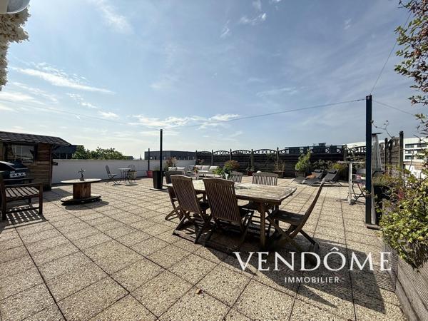 APPARTEMENT D’EXCEPTION AU DERNIER ÉTAGE 3 CHAMBRES TERRASSE A LILLE EUROPE