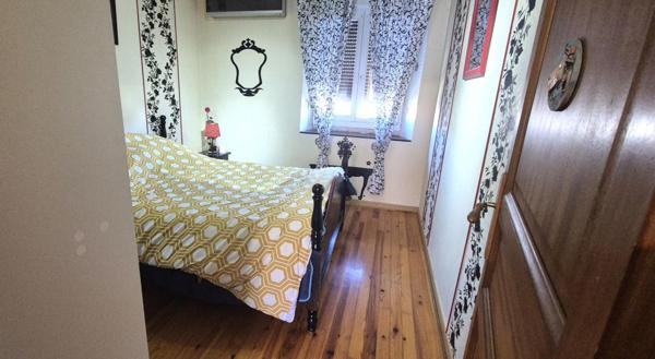 Belle Maison Individuelle en Pierre ou de Caractère de 131 m² à Remettre à votre Goût avec sa Cour sécurisée de 100 m², Terrasse de 28 m², Sas d'entrée, Sous-sol complet de 73 m² avec Buanderie, Atelier, Cave, Chaufferie PAC Air-Air, Climatisation, Pannea