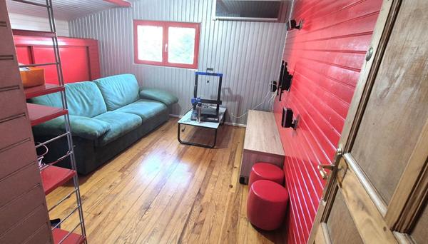 Belle Maison Individuelle en Pierre ou de Caractère de 131 m² à Remettre à votre Goût avec sa Cour sécurisée de 100 m², Terrasse de 28 m², Sas d'entrée, Sous-sol complet de 73 m² avec Buanderie, Atelier, Cave, Chaufferie PAC Air-Air, Climatisation, Pannea