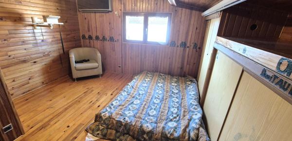 Belle Maison Individuelle en Pierre ou de Caractère de 131 m² à Remettre à votre Goût avec sa Cour sécurisée de 100 m², Terrasse de 28 m², Sas d'entrée, Sous-sol complet de 73 m² avec Buanderie, Atelier, Cave, Chaufferie PAC Air-Air, Climatisation, Pannea