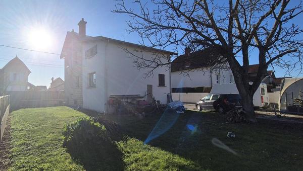 Belle Maison Individuelle en Pierre ou de Caractère de 131 m² à Remettre à votre Goût avec sa Cour sécurisée de 100 m², Terrasse de 28 m², Sas d'entrée, Sous-sol complet de 73 m² avec Buanderie, Atelier, Cave, Chaufferie PAC Air-Air, Climatisation, Pannea