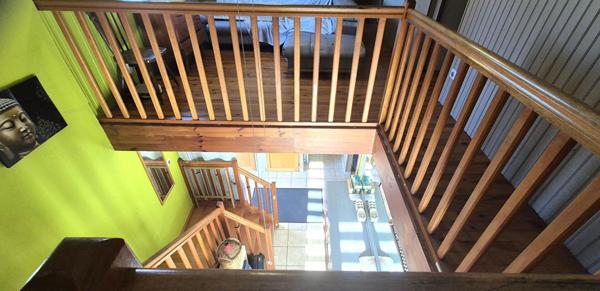 Belle Maison Individuelle en Pierre ou de Caractère de 131 m² à Remettre à votre Goût avec sa Cour sécurisée de 100 m², Terrasse de 28 m², Sas d'entrée, Sous-sol complet de 73 m² avec Buanderie, Atelier, Cave, Chaufferie PAC Air-Air, Climatisation, Pannea