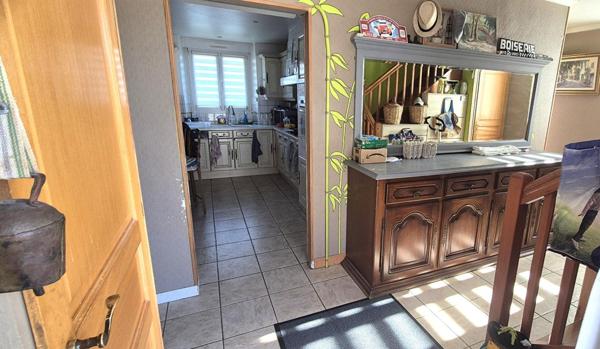 Belle Maison Individuelle en Pierre ou de Caractère de 131 m² à Remettre à votre Goût avec sa Cour sécurisée de 100 m², Terrasse de 28 m², Sas d'entrée, Sous-sol complet de 73 m² avec Buanderie, Atelier, Cave, Chaufferie PAC Air-Air, Climatisation, Pannea