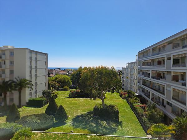 Grand 2 pièces, aperçu mer, au calme, grande terrasse - Val Fleuri