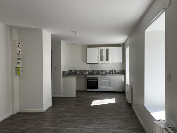 T3 AVEC BALCON ET CAVE - CENTRE PONTCHARRA S/TURDINE