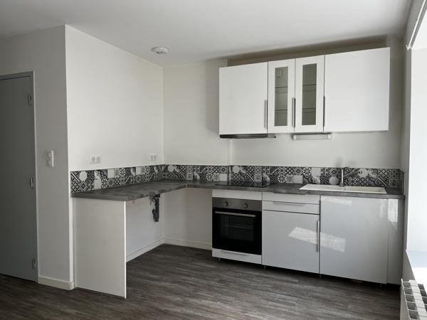 T3 AVEC BALCON ET CAVE - CENTRE PONTCHARRA S/TURDINE