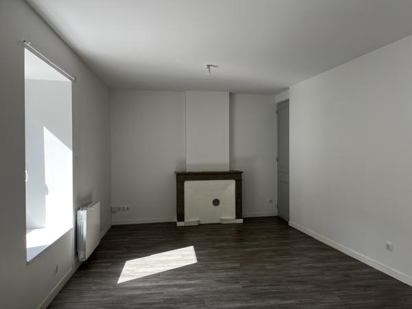 T3 AVEC BALCON ET CAVE - CENTRE PONTCHARRA S/TURDINE