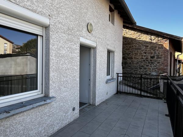 T3 AVEC BALCON ET CAVE - CENTRE PONTCHARRA S/TURDINE