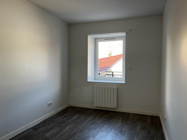 T3 AVEC BALCON ET CAVE - CENTRE PONTCHARRA S/TURDINE