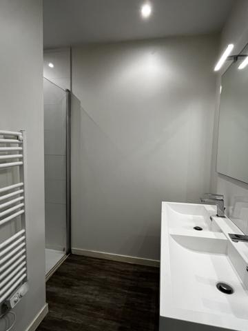 T3 AVEC BALCON ET CAVE - CENTRE PONTCHARRA S/TURDINE