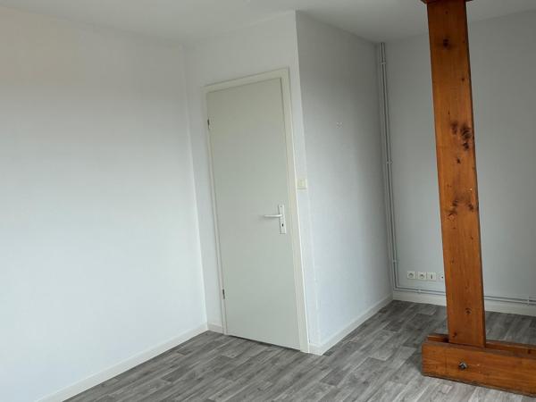 Appartement 65 M2, T3, avec 2 balcons 1 garage, 1 box