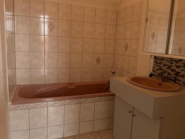 Appartement 65 M2, T3, avec 2 balcons 1 garage, 1 box