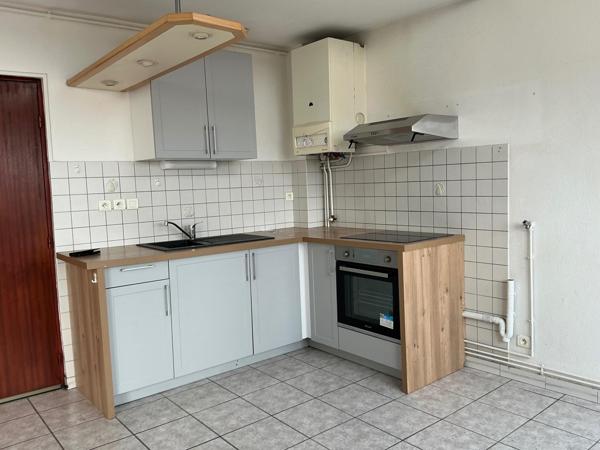 Appartement 65 M2, T3, avec 2 balcons 1 garage, 1 box