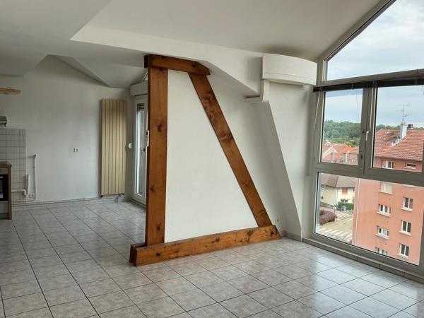 Appartement 65 M2, T3, avec 2 balcons 1 garage, 1 box