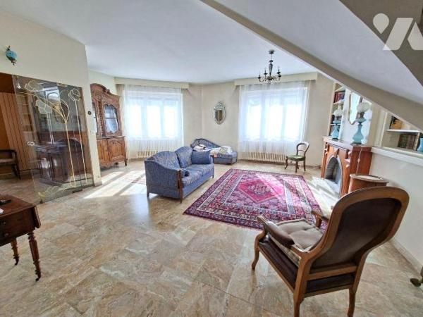 HOPITAL - MONTOISE - RUE CALME 
Maison 150m² comprenant entrée, salon-séjour avec cheminée et ...