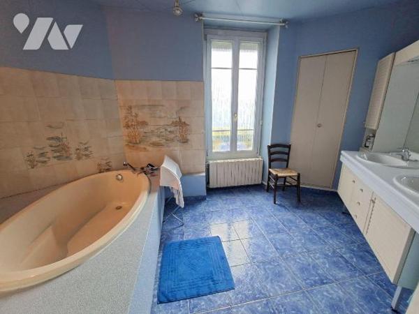 HOPITAL - MONTOISE - RUE CALME 
Maison 150m² comprenant entrée, salon-séjour avec cheminée et ...