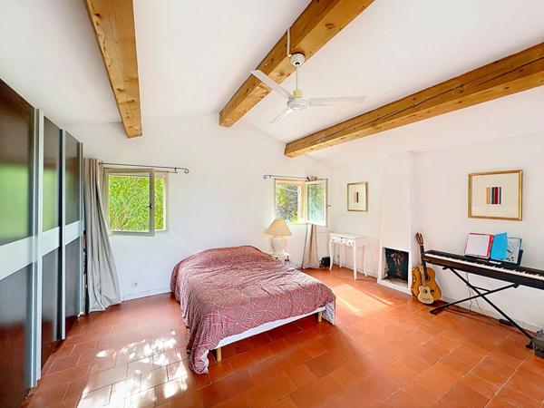 A Vendre au Coeur du Montaiguet maison de 4 chambres sur un terrain de 1800m² au calme absolu