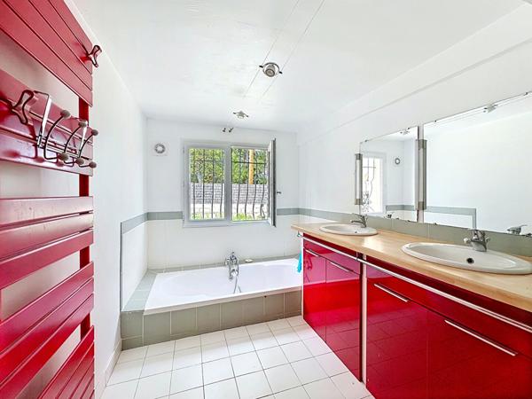 A Vendre au Coeur du Montaiguet maison de 4 chambres sur un terrain de 1800m² au calme absolu