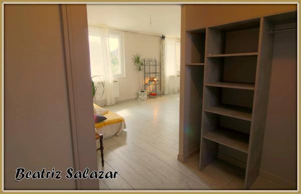 A 5 mn à pied du centre ville de Digne, joli et lumineux T3 rénové de 69 m² avec parking et box à vélos.