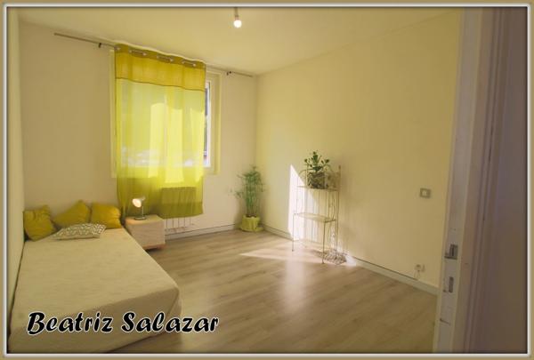 A 5 mn à pied du centre ville de Digne, joli et lumineux T3 rénové de 69 m² avec parking et box à vélos.