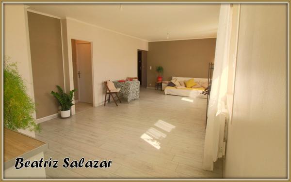 A 5 mn à pied du centre ville de Digne, joli et lumineux T3 rénové de 69 m² avec parking et box à vélos.