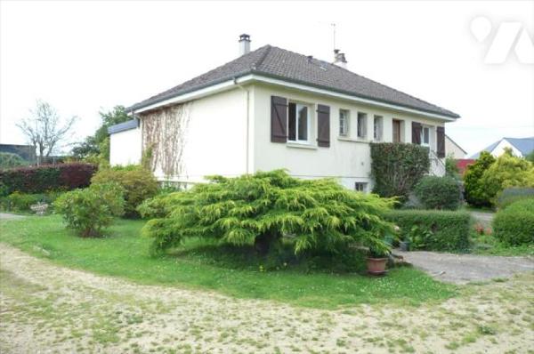 Maison d'habitation comprenant:-         
Rez de chaussée : entrée avec placard de rangements,...