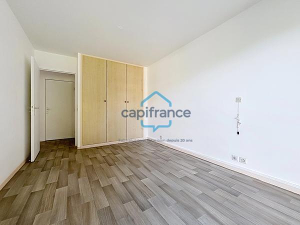 À VENDRE – Superbe F2 de 49,51 m² avec parking & cave – Résidence Seniors Les Jardins d’Arcadie – Mont-Saint-Aignan