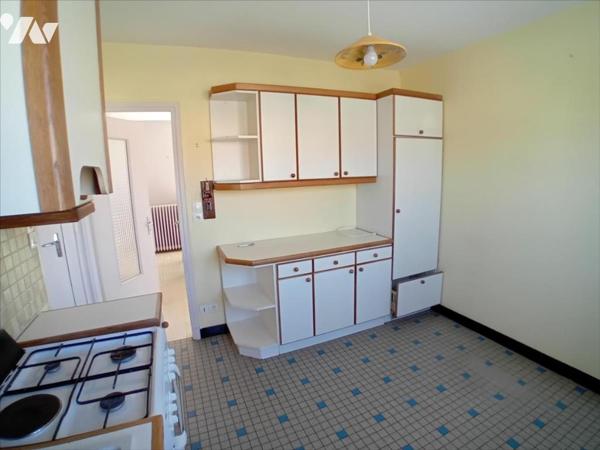 TELOCHE, rare maison de plain-pied avec 3 chambres.