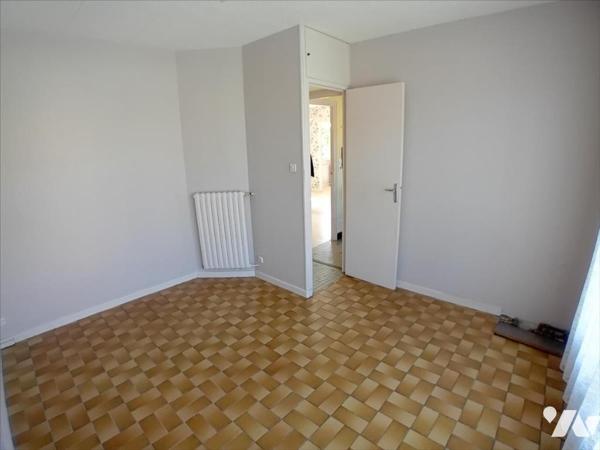 TELOCHE, rare maison de plain-pied avec 3 chambres.