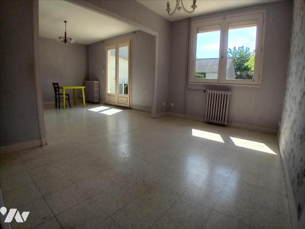 TELOCHE, rare maison de plain-pied avec 3 chambres.