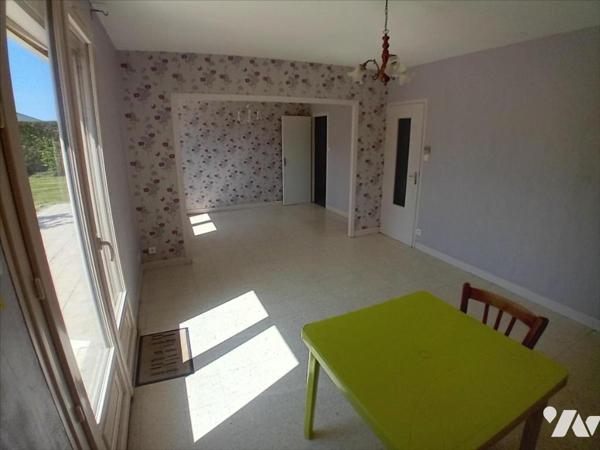 TELOCHE, rare maison de plain-pied avec 3 chambres.