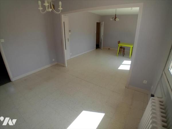 TELOCHE, rare maison de plain-pied avec 3 chambres.