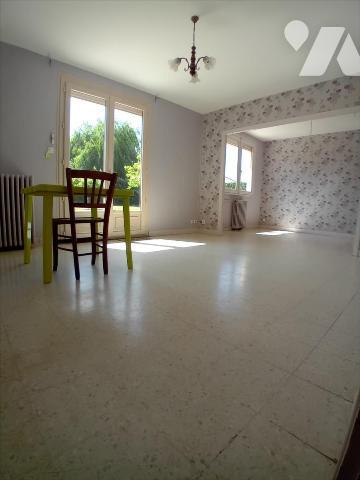 TELOCHE, rare maison de plain-pied avec 3 chambres.