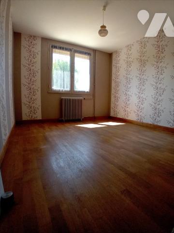 TELOCHE, rare maison de plain-pied avec 3 chambres.