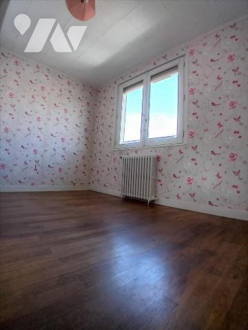 TELOCHE, rare maison de plain-pied avec 3 chambres.