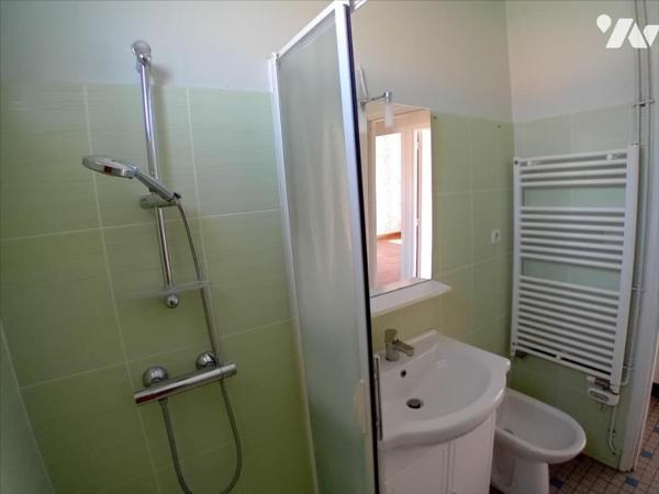 TELOCHE, rare maison de plain-pied avec 3 chambres.