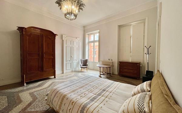 Appartement à louer    3 pièces • 180,18 m2 Toulouse