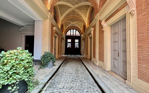 Appartement à louer    3 pièces • 180,18 m2 Toulouse