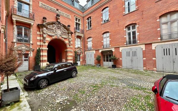 Appartement à louer    3 pièces • 180,18 m2 Toulouse