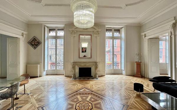 Appartement à louer    3 pièces • 180,18 m2 Toulouse