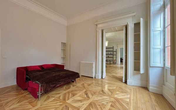 Appartement à louer    3 pièces • 180,18 m2 Toulouse