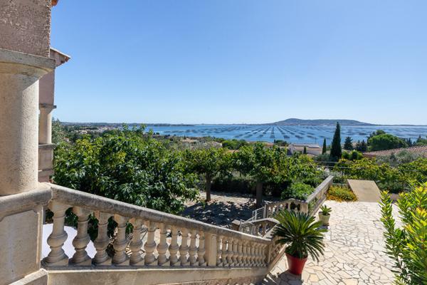 Propriété sur les hauteurs de Bouzigues, panorama sur l’étang de Thau