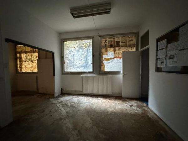 Local/bureau à vendre VITRY SUR SEINE (94) - Proche de la Mairie - 260 m2 en rez-de-chaussée et sous-sol - 430 000 € Honoraires d'Agence Inclus