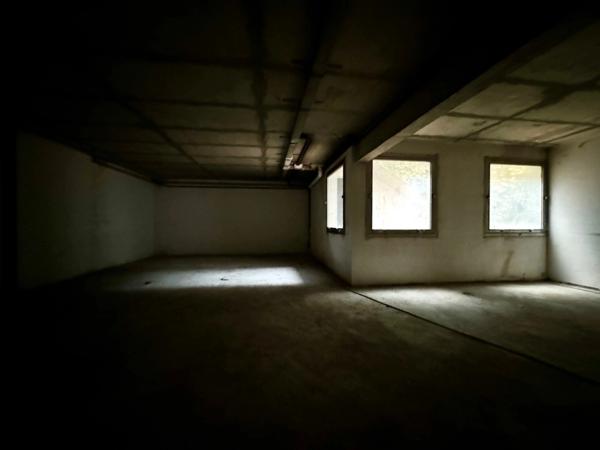 Local/bureau à vendre VITRY SUR SEINE (94) - Proche de la Mairie - 260 m2 en rez-de-chaussée et sous-sol - 430 000 € Honoraires d'Agence Inclus