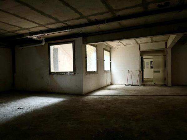 Local/bureau à vendre VITRY SUR SEINE (94) - Proche de la Mairie - 260 m2 en rez-de-chaussée et sous-sol - 430 000 € Honoraires d'Agence Inclus