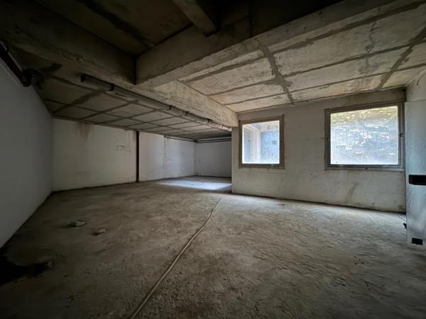 Local/bureau à vendre VITRY SUR SEINE (94) - Proche de la Mairie - 260 m2 en rez-de-chaussée et sous-sol - 430 000 € Honoraires d'Agence Inclus