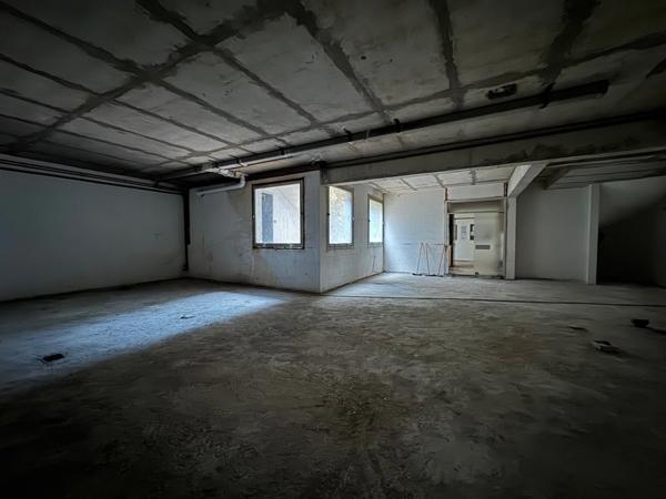 Local/bureau à vendre VITRY SUR SEINE (94) - Proche de la Mairie - 260 m2 en rez-de-chaussée et sous-sol - 430 000 € Honoraires d'Agence Inclus