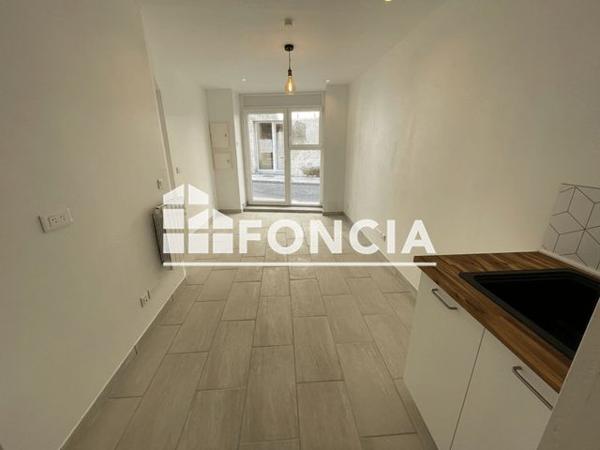 Location Local commercial 1 pièce 17 m² - 12 RUE GABRIEL PERI Le Beausset 83330